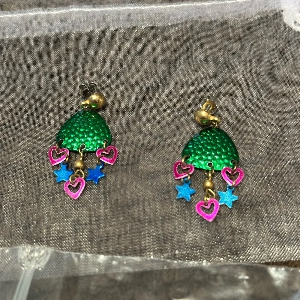 Green Pink Heart Starts Earrings NWT 🌟